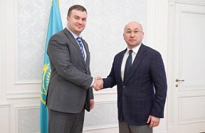 Рабочая встреча Губернатора Омской области В.П. Хоценко с ЧПП Республики Казахстан в Российской Федерации Д.А. Абаевым Рабочая встреча Губернатора Омской области В.П. Хоценко с ЧПП Республики Казахстан в Российской Федерации Д.А. Абаевым